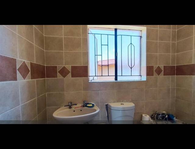 5 BEDROOM HOUSE FOR SALE IN BIRCH ACRES